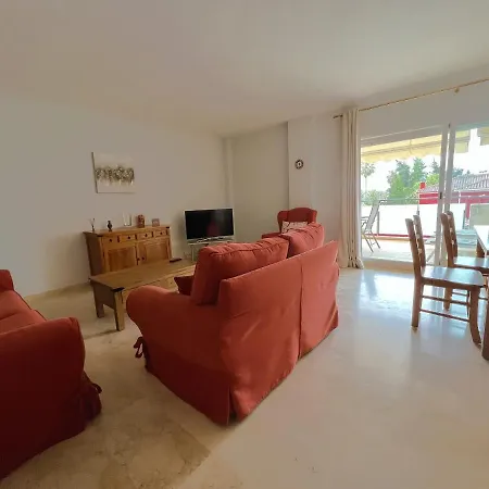 3 Bed Petunias, San Pedro