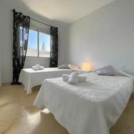 Апартаменти 3 Bed Petunias, San Pedro